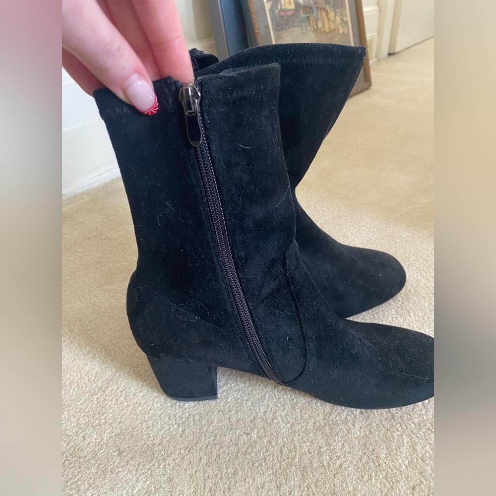 NEVER WORN Nordstrom Silent D black booties size 38